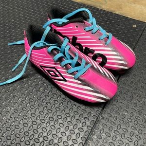 Like New Umbro Girls Soccer Cleats Size 9k.